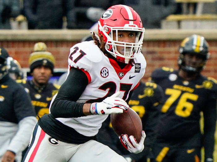 Georgia Bulldogs defensive back Eric Stokes (27) returns an interception against the Missouri Tigers during the first half at Faurot Field at Memorial Stadium.